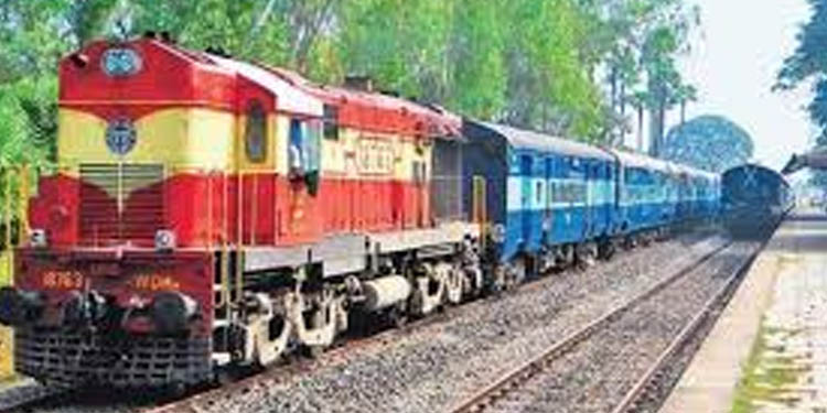 കോഴിക്കോട് വഴി ഏഴ് ട്രെയിനുകള് ; നാല് ട്രെയിനുകള് എല്ലാ ദിവസവും ഉണ്ടാകും കോഴിക്കോട് വഴി ഏഴ് ട്രെയിനുകള് ; നാല് ട്രെയിനുകള് എല്ലാ ദിവസവും ഉണ്ടാകും