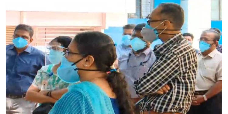 മെഡിക്കല് കോളജില് നിരോധനാഞ്ജ ലംഘിച്ചു : സമരം നടത്തിയ ഡോക്ടര്മാര്ക്കെതിരെ പോലീസ് കേസെടുത്തു മെഡിക്കല് കോളജില് നിരോധനാഞ്ജ ലംഘിച്ചു : സമരം നടത്തിയ ഡോക്ടര്മാര്ക്കെതിരെ പോലീസ് കേസെടുത്തു