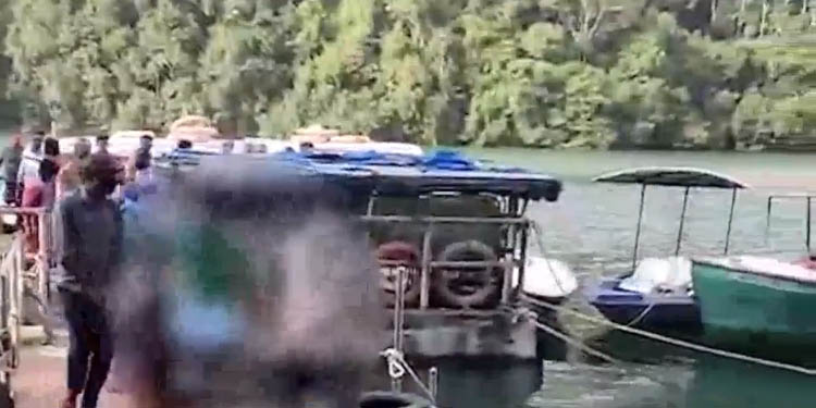 നെയ്യാര്ഡാമില് വനത്തിനുള്ളില് കാട്ടാന 14കാരനെ ചവിട്ടിക്കൊന്നു ; കൂട്ടുകാരനും, സഹോദരനും ഗുരുതര പരിക്ക് നെയ്യാര്ഡാമില് വനത്തിനുള്ളില് കാട്ടാന 14കാരനെ ചവിട്ടിക്കൊന്നു ; കൂട്ടുകാരനും, സഹോദരനും ഗുരുതര പരിക്ക്