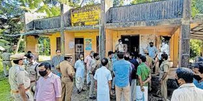 കരുവാറ്റ ബാങ്ക് കവര്ച്ച കേസില് മുഖ്യ പ്രതി പിടിയില് കരുവാറ്റ ബാങ്ക് കവര്ച്ച കേസില് മുഖ്യ പ്രതി പിടിയില്