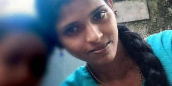 മൂന്നു വയസുള്ള മകനൊപ്പം അഷ്ടമുടിക്കായലില് ചാടിയ യുവതി മരിച്ചു ; കുഞ്ഞിനു വേണ്ടി തിരച്ചില് തുടരുന്നു മൂന്നു വയസുള്ള മകനൊപ്പം അഷ്ടമുടിക്കായലില് ചാടിയ യുവതി മരിച്ചു ; കുഞ്ഞിനു വേണ്ടി തിരച്ചില് തുടരുന്നു