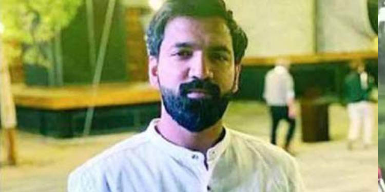 സ്വര്ണം കടത്തിയ കേസിലെ മൂന്നാം പ്രതി ഫൈസല് ഫരീദും റബിന്സും ദുബൈയില് അറസ്റ്റില് സ്വര്ണം കടത്തിയ കേസിലെ മൂന്നാം പ്രതി ഫൈസല് ഫരീദും റബിന്സും ദുബൈയില് അറസ്റ്റില്