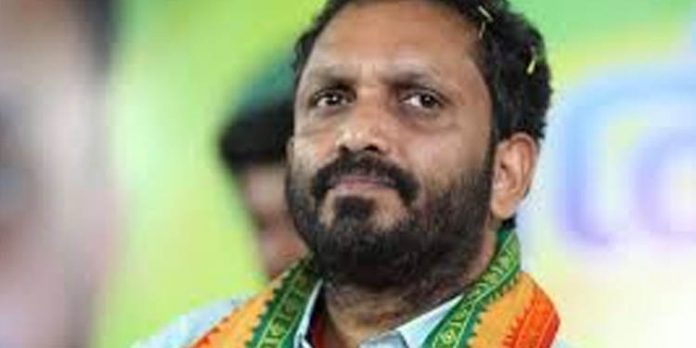 കോവിഡ് മാനദണ്ഡങ്ങള് ലംഘിച്ച് യോഗം : കെ സുരേന്ദ്രനെതിരെ പോലീസ് കേസ് കോവിഡ് മാനദണ്ഡങ്ങള് ലംഘിച്ച് യോഗം : കെ സുരേന്ദ്രനെതിരെ പോലീസ് കേസ്