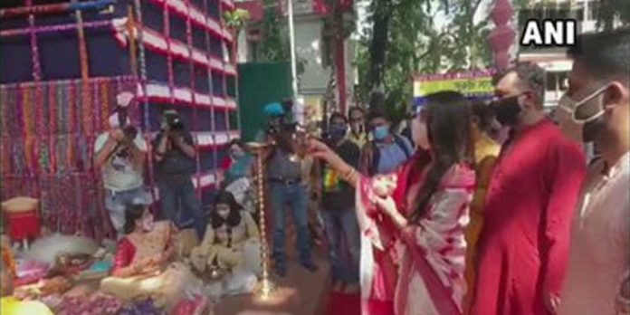 നുസ്രത് ജഹാന് എം പിക്കെതിരെ മുസ്ലീം മതമൗലികവാദികളുടെ സൈബര് ആക്രമണം നുസ്രത് ജഹാന് എം പിക്കെതിരെ മുസ്ലീം മതമൗലികവാദികളുടെ സൈബര് ആക്രമണം
