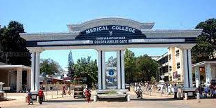 അച്ചടക്ക നടപടിക്കെതിരെ സംസ്ഥാനത്ത് ഡോക്ടര്മാരുടെ കൂട്ടരാജി അച്ചടക്ക നടപടിക്കെതിരെ സംസ്ഥാനത്ത് ഡോക്ടര്മാരുടെ കൂട്ടരാജി