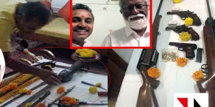 ആയുധപൂജയുടെ പേരില് മാരകായുധശേഖരം പ്രദര്ശിപ്പിച്ച പ്രതീഷ് വിശ്വനാഥിനെതിരേ നിയമനടപടി സ്വീകരിക്കണമെന്ന് ആവശ്യപ്പെട്ട് പരാതി ആയുധപൂജയുടെ പേരില് മാരകായുധശേഖരം പ്രദര്ശിപ്പിച്ച പ്രതീഷ് വിശ്വനാഥിനെതിരേ നിയമനടപടി സ്വീകരിക്കണമെന്ന് ആവശ്യപ്പെട്ട് പരാതി