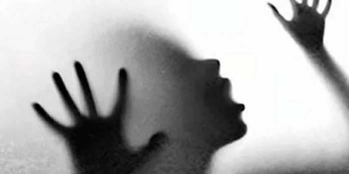 പഞ്ചാബില് ആറ് വയസുള്ള ദളിത് പെണ്കുട്ടിയെ പീഡിപ്പിച്ച് കൊലപ്പെടുത്തി മൃതദേഹം കത്തിച്ചു പഞ്ചാബില് ആറ് വയസുള്ള ദളിത് പെണ്കുട്ടിയെ പീഡിപ്പിച്ച് കൊലപ്പെടുത്തി മൃതദേഹം കത്തിച്ചു