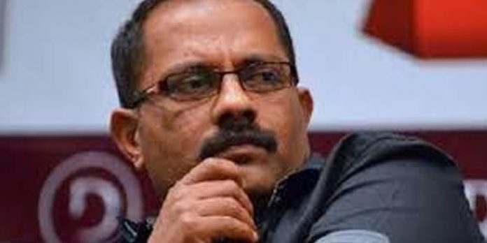 ഇ ഡി നടപടി : കെ എം ഷാജി എംഎല്എയുടെ വീട് കോഴിക്കോട് നഗരസഭാ ഉദ്യോഗസ്ഥര് അളക്കുന്നു ഇ ഡി നടപടി : കെ എം ഷാജി എംഎല്എയുടെ വീട് കോഴിക്കോട് നഗരസഭാ ഉദ്യോഗസ്ഥര് അളക്കുന്നു