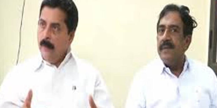 കേരള കോണ്ഗ്രസ് (എം) എംഎല്എമാരായ റോഷി അഗസ്റ്റിനും എന്. ജയരാജിനും സ്പീക്കറുടെ നോട്ടീസ് കേരള കോണ്ഗ്രസ് (എം) എംഎല്എമാരായ റോഷി അഗസ്റ്റിനും എന്. ജയരാജിനും സ്പീക്കറുടെ നോട്ടീസ്