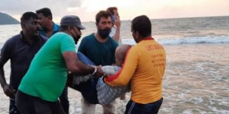 കര്ണാടകയില് പാരാഗ്ലൈഡര് കടലില് വീണ് നാവികസേനാ ക്യാപ്റ്റന് മരിച്ചു കര്ണാടകയില് പാരാഗ്ലൈഡര് കടലില് വീണ് നാവികസേനാ ക്യാപ്റ്റന് മരിച്ചു