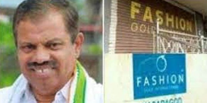 ജ്വല്ലറി നിക്ഷേപ തട്ടിപ്പുമായി ബന്ധപ്പെട്ട് എം സി കമറുദ്ദീന് എംഎല്എക്കെതിരെ നിക്ഷേപകരുടെ പ്രതിഷേധo ജ്വല്ലറി നിക്ഷേപ തട്ടിപ്പുമായി ബന്ധപ്പെട്ട് എം സി കമറുദ്ദീന് എംഎല്എക്കെതിരെ നിക്ഷേപകരുടെ പ്രതിഷേധo