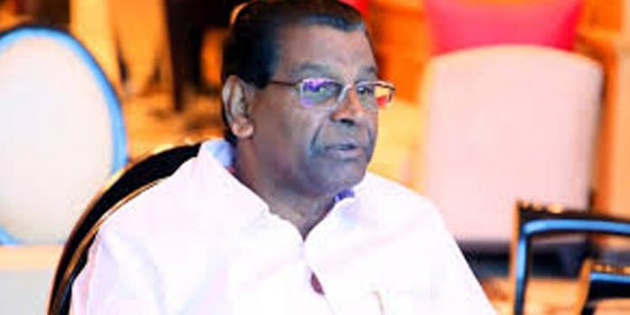 വിവാദങ്ങള്ക്കിടെ വീണ്ടും ആര്.എസ്.എസ്. കേന്ദ്രം സന്ദര്ശിച്ച് തിരുവഞ്ചൂര് വിവാദങ്ങള്ക്കിടെ വീണ്ടും ആര്.എസ്.എസ്. കേന്ദ്രം സന്ദര്ശിച്ച് തിരുവഞ്ചൂര്