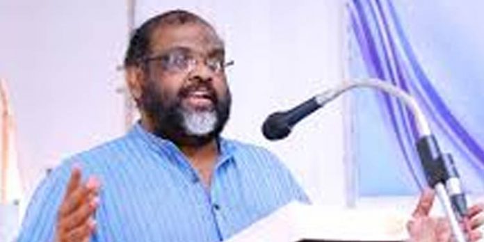യു.ഡി.എഫ് മതതീവ്രവാദികളുടെ കയ്യില് പെട്ടുപോയെന്ന് സിപിഎം ; തലച്ചോറില് കാക്കി നിക്കറിട്ട ആളാണ് കോടിയേരിയെന്ന് സിപി ജോണ് യു.ഡി.എഫ് മതതീവ്രവാദികളുടെ കയ്യില് പെട്ടുപോയെന്ന് സിപിഎം ; തലച്ചോറില് കാക്കി നിക്കറിട്ട ആളാണ് കോടിയേരിയെന്ന് സിപി ജോണ്