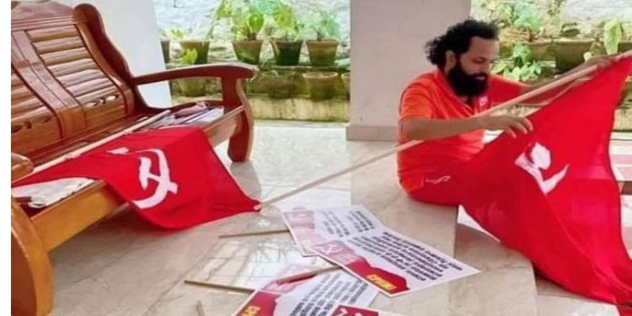 ഈ ചിത്രമൊക്കെ “നിങ്ങള് എന്നെ കമ്മ്യൂണിസ്റ്റാക്കി” എന്ന നാടകത്തില് നിന്നാണ് ; അറസ്റ്റിനെ പരിഹസിച്ച് ടി. സിദ്ദിഖ് ഈ ചിത്രമൊക്കെ “നിങ്ങള് എന്നെ കമ്മ്യൂണിസ്റ്റാക്കി” എന്ന നാടകത്തില് നിന്നാണ് ; അറസ്റ്റിനെ പരിഹസിച്ച് ടി. സിദ്ദിഖ്