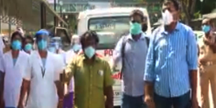 ഡോക്ടറുടെയും നഴ്സുമാരുടെയും സസ്പെന്ഷന് 48 മണിക്കൂറിനകം പിന്വലിക്കണം : തിരുവനന്തപുരം മെഡിക്കല് കോളേജില് സമരം ആരംഭിച്ചു ഡോക്ടറുടെയും നഴ്സുമാരുടെയും സസ്പെന്ഷന് 48 മണിക്കൂറിനകം പിന്വലിക്കണം : തിരുവനന്തപുരം മെഡിക്കല് കോളേജില് സമരം ആരംഭിച്ചു