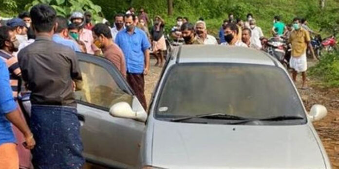 അദ്ധ്യാപികയെ കാറിനുള്ളില് മരിച്ച നിലയില് കണ്ടെത്തി അദ്ധ്യാപികയെ കാറിനുള്ളില് മരിച്ച നിലയില് കണ്ടെത്തി