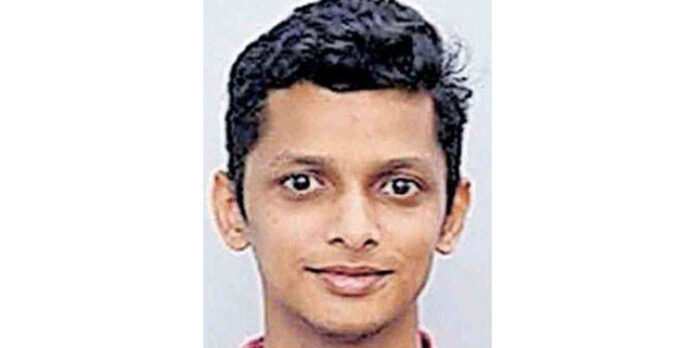 രാത്രി വൈകി ഫോണില് സംസാരിച്ചിരുന്നതിന് മാതാപിതാക്കള് വഴക്കു പറഞ്ഞതില് മനംനൊന്ത് യുവാവ് തീകൊളുത്തി മരിച്ചു രാത്രി വൈകി ഫോണില് സംസാരിച്ചിരുന്നതിന് മാതാപിതാക്കള് വഴക്കു പറഞ്ഞതില് മനംനൊന്ത് യുവാവ് തീകൊളുത്തി മരിച്ചു