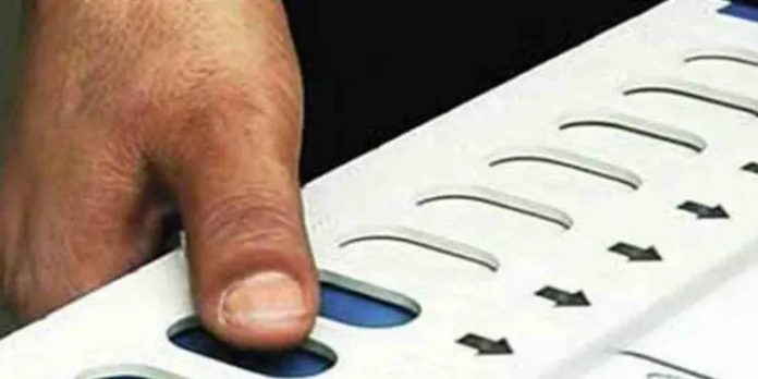 തദ്ദേശ തെരഞ്ഞെടുപ്പ് ഡിസംബര് മാസം നടത്തുമെന്ന് സംസ്ഥാന തെരഞ്ഞെടുപ്പ് കമ്മീഷന് സര്ക്കാരിന് കത്ത് നല്കി തദ്ദേശ തെരഞ്ഞെടുപ്പ് ഡിസംബര് മാസം നടത്തുമെന്ന് സംസ്ഥാന തെരഞ്ഞെടുപ്പ് കമ്മീഷന് സര്ക്കാരിന് കത്ത് നല്കി