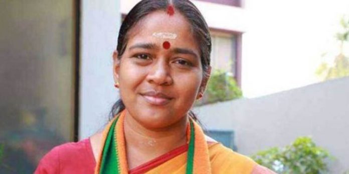 ബിജെപിയില് പുതിയ ചേരി ജനിക്കുന്നു ശോഭാ സുരേന്ദ്രന് നേതൃത്വം നല്കും ബിജെപിയില് പുതിയ ചേരി ജനിക്കുന്നു ശോഭാ സുരേന്ദ്രന് നേതൃത്വം നല്കും