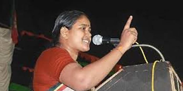 ഒളിച്ചോടിയെന്ന് വ്യാജവാര്ത്ത നല്കിയ ഓണ്ലൈന് മാധ്യമത്തിനെതിരെ ശോഭ സുരേന്ദ്രന് പരാതി നല്കി ഒളിച്ചോടിയെന്ന് വ്യാജവാര്ത്ത നല്കിയ ഓണ്ലൈന് മാധ്യമത്തിനെതിരെ ശോഭ സുരേന്ദ്രന് പരാതി നല്കി