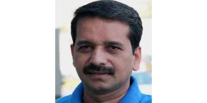 കാട്ടുകഴുകന്മാരും ചെന്നായ്ക്കളും കമ്മ്യൂണിസ്റ്റ് പ്രസ്ഥാനത്തെ കൊത്തി വലിക്കുന്നു ; വി എസ്സിന്റെ മുന് പി.എസ് എ സുരേഷ് കാട്ടുകഴുകന്മാരും ചെന്നായ്ക്കളും കമ്മ്യൂണിസ്റ്റ് പ്രസ്ഥാനത്തെ കൊത്തി വലിക്കുന്നു ; വി എസ്സിന്റെ മുന് പി.എസ് എ സുരേഷ്