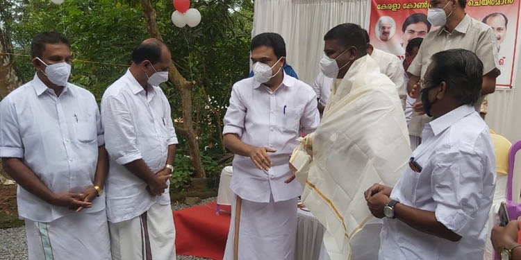 യുവജനപക്ഷം മുന്പ്രസിഡന്റ് റിജോ വാളന്തറയും ഇരിന്നൂറ്റിഅന്പതോളം കുടുംബങ്ങളും മാണി കോണ്ഗ്രസ്സിലേയ്ക്ക് യുവജനപക്ഷം മുന്പ്രസിഡന്റ് റിജോ വാളന്തറയും ഇരിന്നൂറ്റിഅന്പതോളം കുടുംബങ്ങളും മാണി കോണ്ഗ്രസ്സിലേയ്ക്ക്