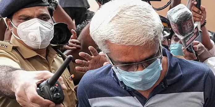 ശിവശങ്കറിനെ കോടതിയില് ഹാജരാക്കി കസ്റ്റഡിയില് വാങ്ങാന് നീക്കം ; ചാര്ട്ടേഡ് അക്കൗണ്ടിനെ വീണ്ടും ചോദ്യം ചെയ്യും ശിവശങ്കറിനെ കോടതിയില് ഹാജരാക്കി കസ്റ്റഡിയില് വാങ്ങാന് നീക്കം ; ചാര്ട്ടേഡ് അക്കൗണ്ടിനെ വീണ്ടും ചോദ്യം ചെയ്യും