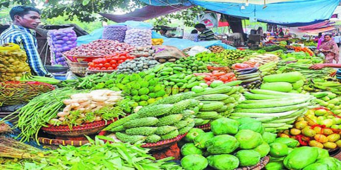 വന്യമൃഗങ്ങളോടു പടവെട്ടി വിപണിയിലെത്തിച്ച വിളകൾക്ക് അർഹമായ വില കിട്ടുന്നില്ല ; കർഷകർ ദുരിതത്തിൽ വന്യമൃഗങ്ങളോടു പടവെട്ടി വിപണിയിലെത്തിച്ച വിളകൾക്ക് അർഹമായ വില കിട്ടുന്നില്ല ; കർഷകർ ദുരിതത്തിൽ