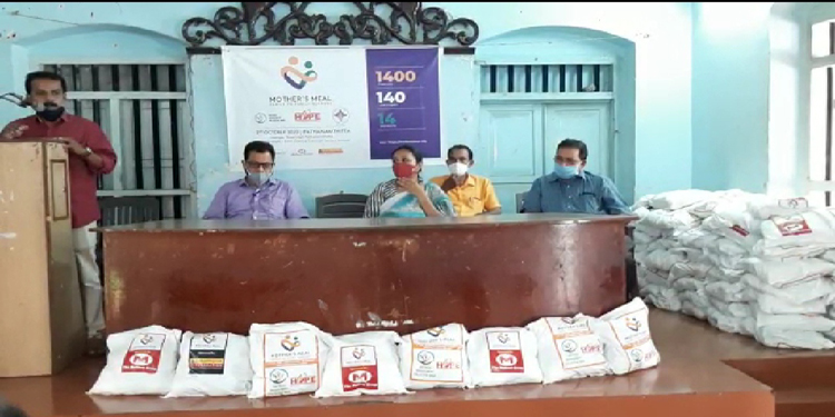 അമ്മ ഭക്ഷണം ; വീടുകളിൽ നിന്ന് വീടുകളിലേക്ക് പദ്ധതിക്ക് പത്തനംതിട്ടയിൽ തുടക്കമായി അമ്മ ഭക്ഷണം ; വീടുകളിൽ നിന്ന് വീടുകളിലേക്ക് പദ്ധതിക്ക് പത്തനംതിട്ടയിൽ തുടക്കമായി