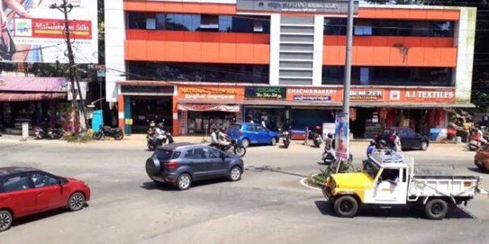 തിരുവല്ല പൊടിയാടിയിൽ സിഗ്നൽ ലൈറ്റുകളില്ലാത്തത് അപകട ഭീഷണി ഉയർത്തുന്നതായി പരാതി തിരുവല്ല പൊടിയാടിയിൽ സിഗ്നൽ ലൈറ്റുകളില്ലാത്തത് അപകട ഭീഷണി ഉയർത്തുന്നതായി പരാതി