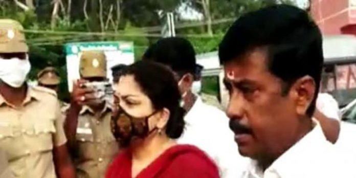 ബിജെപി നേതാവ് ഖുശ്ബു സുന്ദർ അറസ്റ്റിൽ ബിജെപി നേതാവ് ഖുശ്ബു സുന്ദർ അറസ്റ്റിൽ