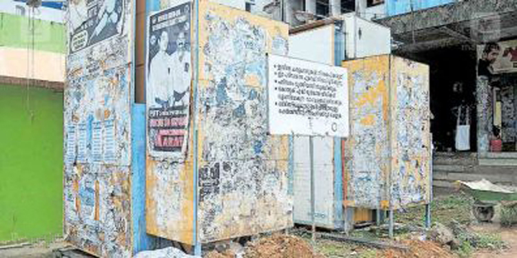 റാന്നിയിലെ ഇ–ടോയ്ലറ്റുകൾ പൊളിച്ച് നീക്കണമെന്ന ആവശ്യം ശക്തമാകുന്നു റാന്നിയിലെ ഇ–ടോയ്ലറ്റുകൾ പൊളിച്ച് നീക്കണമെന്ന ആവശ്യം ശക്തമാകുന്നു
