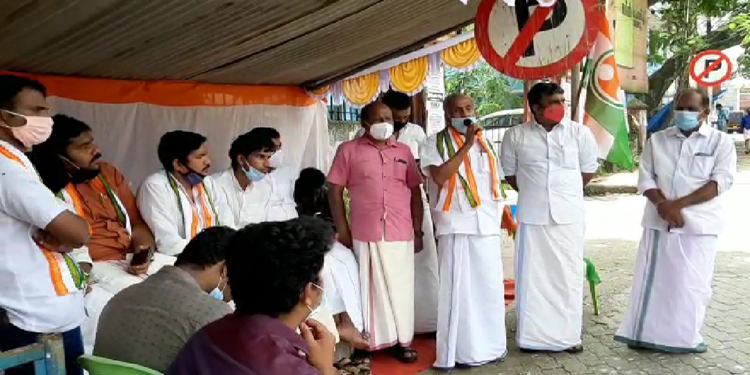 ബാബരി മസ്ജിദ് തകർത്ത കേസിലെ വിധിയ്ക്കെതിരെ യൂത്ത് കോൺഗ്രസിൻ്റെ ഉപവാസം ബാബരി മസ്ജിദ് തകർത്ത കേസിലെ വിധിയ്ക്കെതിരെ യൂത്ത് കോൺഗ്രസിൻ്റെ ഉപവാസം