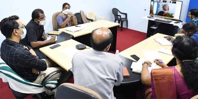പരാതികള്ക്ക് സത്വര പരിഹാരവുമായി ജില്ലാ കളക്ടറുടെ അദാലത്ത് പരാതികള്ക്ക് സത്വര പരിഹാരവുമായി ജില്ലാ കളക്ടറുടെ അദാലത്ത്