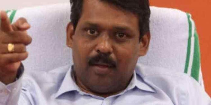 കാസർകോട് കളക്ടറുടെ പേരിൽ ഓണ്ലൈന് തട്ടിപ്പും വ്യാജ ഇ -മെയില് പ്രചാരണവും കാസർകോട് കളക്ടറുടെ പേരിൽ ഓണ്ലൈന് തട്ടിപ്പും വ്യാജ ഇ -മെയില് പ്രചാരണവും