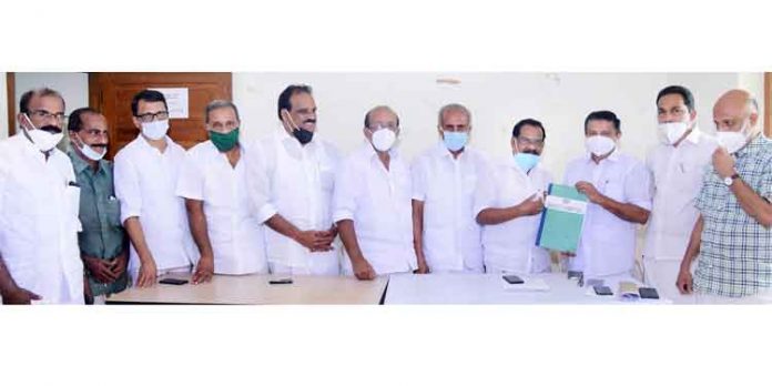 യു.ഡി.എഫ് ജില്ലാ ചെയര്മാന് വിക്ടര് റ്റി.തോമസും കണ്വീനര് എ.ഷംസുദ്ദീനും ചുമതലയേറ്റു യു.ഡി.എഫ് ജില്ലാ ചെയര്മാന് വിക്ടര് റ്റി.തോമസും കണ്വീനര് എ.ഷംസുദ്ദീനും ചുമതലയേറ്റു