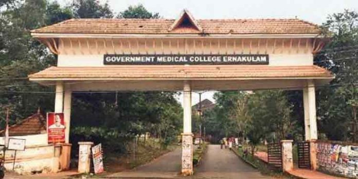 ‘മുൻപും വീഴ്ചകൾ ഉണ്ടായി’ ; കളമശേരി മെഡിക്കൽ കോളജിലെ അനാസ്ഥകൾ വെളിപ്പെടുത്തി ജൂനിയർ ഡോക്ടർ ‘മുൻപും വീഴ്ചകൾ ഉണ്ടായി’ ; കളമശേരി മെഡിക്കൽ കോളജിലെ അനാസ്ഥകൾ വെളിപ്പെടുത്തി ജൂനിയർ ഡോക്ടർ