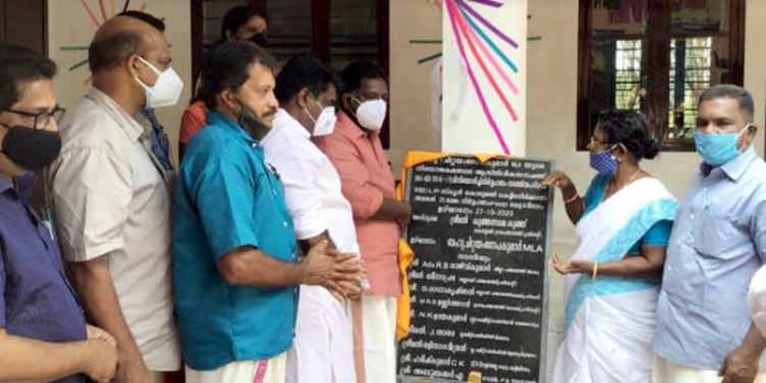 കൊടുമണ് കിഴക്ക് ഗവണ്മെന്റ് (എസ്)എല്.പി.എസ് പുതിയ കെട്ടിടം ഉദ്ഘാടനം ചെയ്തു കൊടുമണ് കിഴക്ക് ഗവണ്മെന്റ് (എസ്)എല്.പി.എസ് പുതിയ കെട്ടിടം ഉദ്ഘാടനം ചെയ്തു