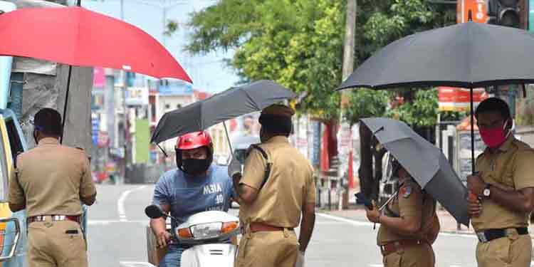 11 ജില്ലകളിൽ നിരോധനാജ്ഞ , പൊതുഗതാഗതത്തിന് തടസമില്ല 11 ജില്ലകളിൽ നിരോധനാജ്ഞ , പൊതുഗതാഗതത്തിന് തടസമില്ല