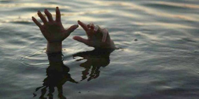 കരമനയാറിലേക്ക് ചാടിയ പതിനേഴ് വയസുകാരായ കമിതാക്കളില് ഒരാള് മരിച്ചു കരമനയാറിലേക്ക് ചാടിയ പതിനേഴ് വയസുകാരായ കമിതാക്കളില് ഒരാള് മരിച്ചു