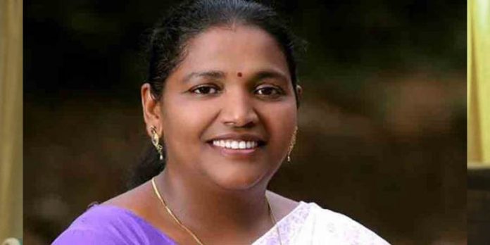 വ്യാജ ഒപ്പിലൂടെ ലക്ഷങ്ങള് തട്ടിയെടുത്തു ; ഇ.എസ്. ബിജിമോളുടെ ഭര്ത്താവ് പി.ജെ. റെജിക്കെതിരെ കേസ് വ്യാജ ഒപ്പിലൂടെ ലക്ഷങ്ങള് തട്ടിയെടുത്തു ; ഇ.എസ്. ബിജിമോളുടെ ഭര്ത്താവ് പി.ജെ. റെജിക്കെതിരെ കേസ്