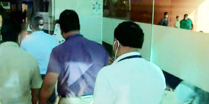 വിജിലന്സ് ആശുപത്രിയില് : പാലാരിവട്ടം ഫ്ളൈഓവര് അഴിമതി കേസില് ഇബ്രാഹിംകുഞ്ഞിനെ ചോദ്യംചെയ്യാന് കർശനവ്യവസ്ഥ വിജിലന്സ് ആശുപത്രിയില് : പാലാരിവട്ടം ഫ്ളൈഓവര് അഴിമതി കേസില് ഇബ്രാഹിംകുഞ്ഞിനെ ചോദ്യംചെയ്യാന് കർശനവ്യവസ്ഥ