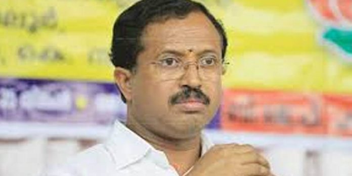 ഗവര്ണ്ണര് ആരിഫ് മുഹമ്മദ് ഖാനുമായി സമ്പര്ക്കം ; കേന്ദ്രമന്ത്രി വി മുരളീധരന് നിരീക്ഷണത്തില് ഗവര്ണ്ണര് ആരിഫ് മുഹമ്മദ് ഖാനുമായി സമ്പര്ക്കം ; കേന്ദ്രമന്ത്രി വി മുരളീധരന് നിരീക്ഷണത്തില്