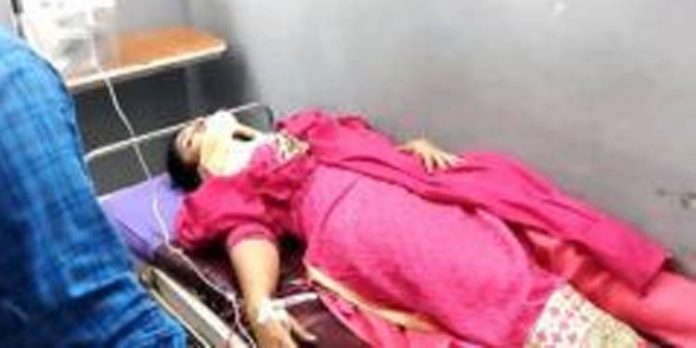 മുക്കം നഗരസഭയിലെ സ്ഥാനാര്ത്ഥിയുടെ ഭാര്യയ്ക്കു നേരെ അജ്ഞാതന്റെ ആക്രമണം മുക്കം നഗരസഭയിലെ സ്ഥാനാര്ത്ഥിയുടെ ഭാര്യയ്ക്കു നേരെ അജ്ഞാതന്റെ ആക്രമണം