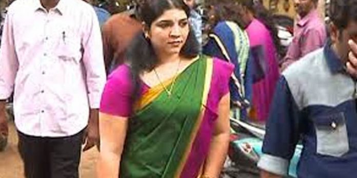 സ്ത്രീവിരുദ്ധ പരാമര്ശം : മുല്ലപ്പള്ളി രാമചന്ദ്രനെതിരേ സരിതാ എസ് നായര് സ്ത്രീവിരുദ്ധ പരാമര്ശം : മുല്ലപ്പള്ളി രാമചന്ദ്രനെതിരേ സരിതാ എസ് നായര്