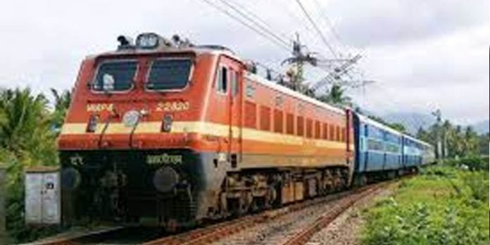 കൊങ്കണ് വഴിയുള്ള ട്രെയിനുകളുടെ മണ്സൂണ് സമയക്രമം അവസാനിച്ചു ; സാധാരണ ടൈം ടേബിള് പ്രകാരം ഓടിത്തുടങ്ങി കൊങ്കണ് വഴിയുള്ള ട്രെയിനുകളുടെ മണ്സൂണ് സമയക്രമം അവസാനിച്ചു ; സാധാരണ ടൈം ടേബിള് പ്രകാരം ഓടിത്തുടങ്ങി