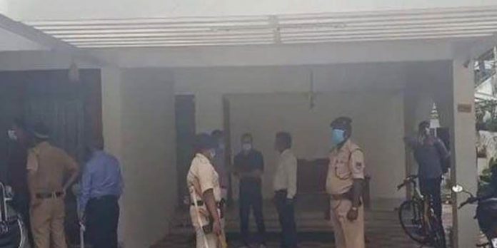 ഇ.ഡി യെ തടഞ്ഞ നടപടി പോലീസിനും സര്ക്കാരിനും കുരുക്കാകും ഇ.ഡി യെ തടഞ്ഞ നടപടി പോലീസിനും സര്ക്കാരിനും കുരുക്കാകും