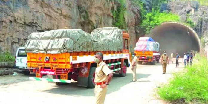 പണിപൂര്ത്തിയാത്ത തുരങ്കപാത : കുതിരാനില് കുരുതിയായത് 261 മനുഷ്യ ജീവനുകള് പണിപൂര്ത്തിയാത്ത തുരങ്കപാത : കുതിരാനില് കുരുതിയായത് 261 മനുഷ്യ ജീവനുകള്