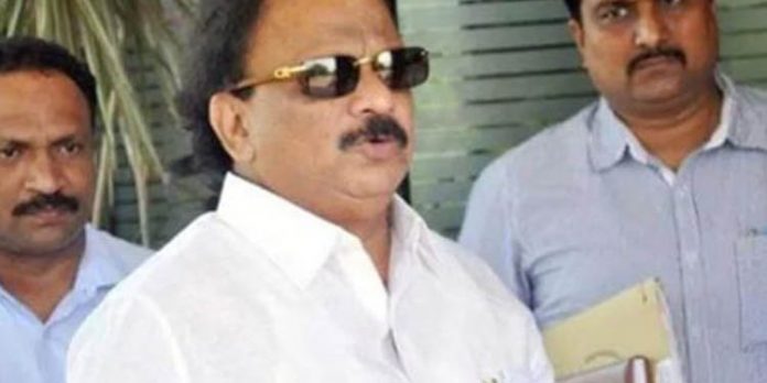 നിക്ഷേപത്തട്ടിപ്പ് : അറസ്റ്റിലായ മുന് കോണ്ഗ്രസ് മന്ത്രി റോഷന് ബേഗിന്റെ വസതിയില് സിബിഐ റെയ്ഡ് നിക്ഷേപത്തട്ടിപ്പ് : അറസ്റ്റിലായ മുന് കോണ്ഗ്രസ് മന്ത്രി റോഷന് ബേഗിന്റെ വസതിയില് സിബിഐ റെയ്ഡ്