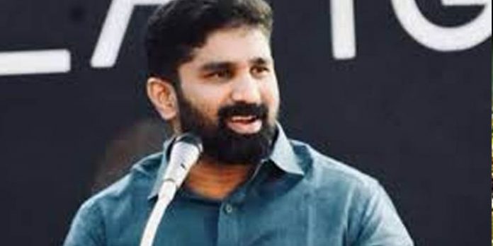 ബിനീഷ് കോടിയേരിയേയും കോടിയേരി ബാലകൃഷ്ണനേയും പരിഹസിച്ച് വി ടി ബല്റാം എം എല് എ ബിനീഷ് കോടിയേരിയേയും കോടിയേരി ബാലകൃഷ്ണനേയും പരിഹസിച്ച് വി ടി ബല്റാം എം എല് എ
